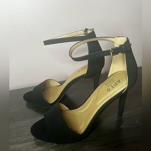 Women’s black heels